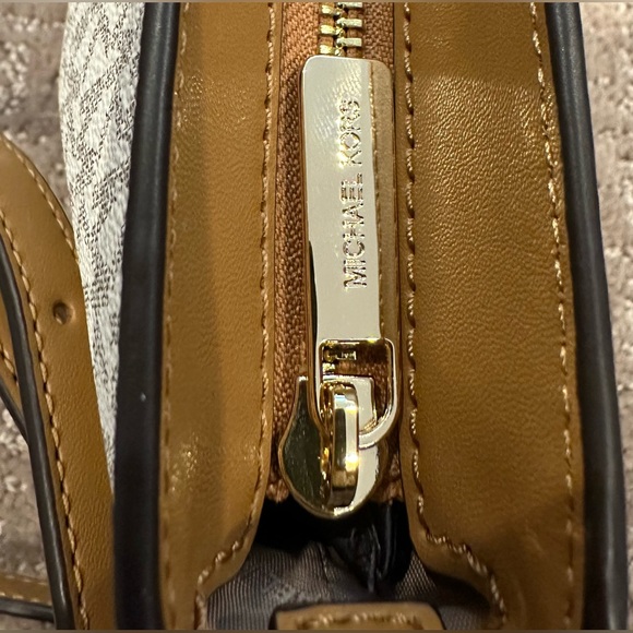 SOLD!!! Michael Kors Jet Set Small Two-Tone Logo Crossbody Bag Cognac/Cream Gold - Picture 5 of 8